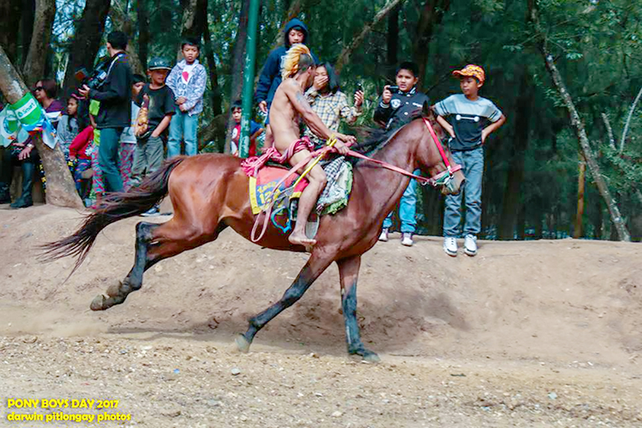 The rider’s loincloth loosened while participating in Pony Boys’ Day 2017 in Pacdal, Baguio. Photo by Darwin Pitlongay